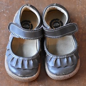 Livie and Luca Brown Ruche